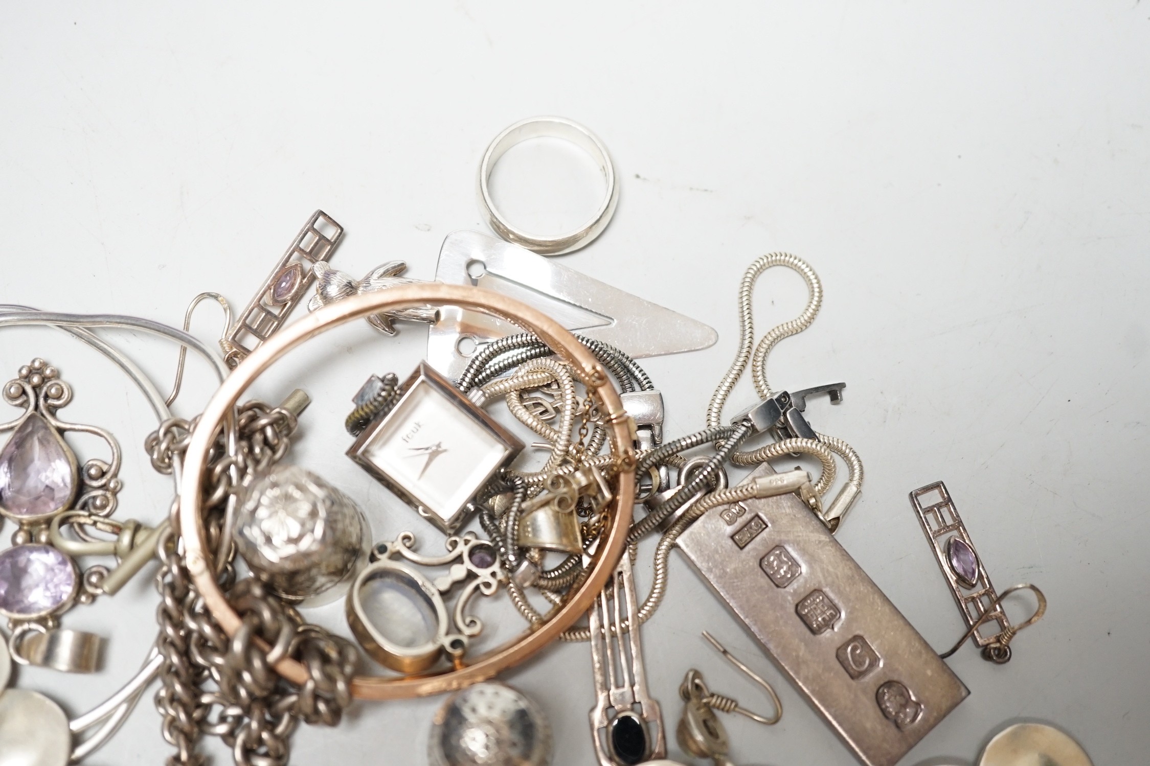 A late Victorian 9ct gold hinged bangle, 7.2 grams and a small group of assorted modern silver and white metal jewellery.